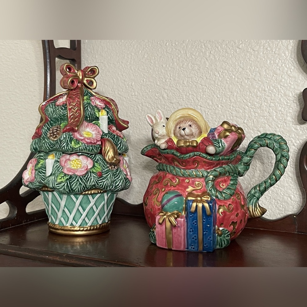 Fitz and Floyd Christmas Classics Creamer & Sugar Set